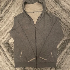 Hugo boss kofta - Äkta Hugo boss kofta med inga fläckar, märken, hål osv. 