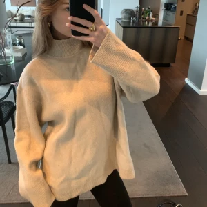 Stickad tröja - Stickad tröja med polo från HM. Pris 99kr