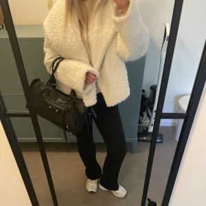 Jacka NA-KD  - Perfekt jacka till våren, jättebra skick🩷 Storlek 40 Pris är diskuterarbart vid snabb affär💕