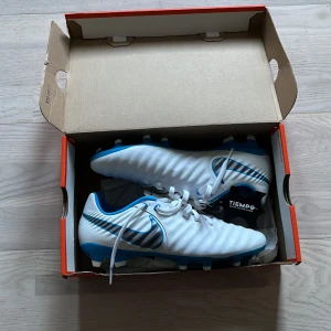 Nike tiempo  - Helt nya inre använda en gång passar en halv större