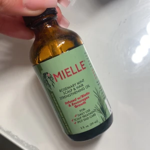 Rosmarie olja  - Provat den 2 gånger annars helt ny, satte i löshår så slutade använda den men mitt hår växte jätte bra av de 2 gångerna. 