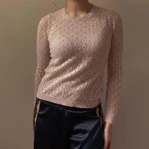 Cashmere Knit Sweater by Marc Jacobs Light Pastel Pink  Model is 160cm (5”3) and generally fits XS/S.  Tagged Size XS  100% Cashmere  Excellent Condition