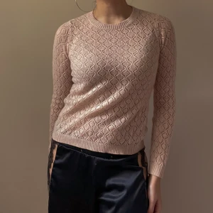 Vintage Marc Jacobs Cashmere Knit - Beautiful Vintage Cashmere Knit Sweater by Marc Jacobs  Light Pastel Pink Knit with Detailed Knitwork  Model is 160cm (5”3) and generally fits XS/S.  55 CM / 22 IN Length 32 CM / 13 IN Shoulders 62 CM / 24 IN Sleeve 52 CM / 20 IN Chest Tagged Size XS