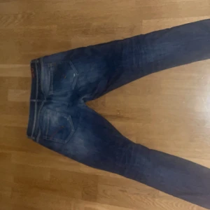 Don dup jeans  - Säljer mina don dup jeans för att köpte fel stl och orkade inte lämna till baka dom 8-10 i skick dom är stl 35
