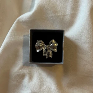 Rosettring - Fin justerbar ring i silver som inte kommer till användning💕