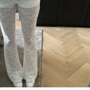 Röda spetsbyxor - Säljer dessa spetsbyxor i stolen 36! Röda färgen 