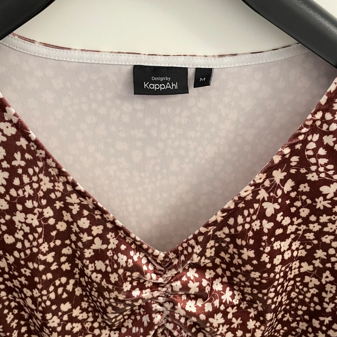 Samet tröja storlek M från Kappahl  - 91