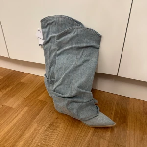 Denim boots - Denim boots. Aldrig använda, med prislapp. Storlek 40.