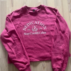 Rosa tröja - Rosa cropoad tröja med tryck, bra kvalitet, använd fåtal gånher