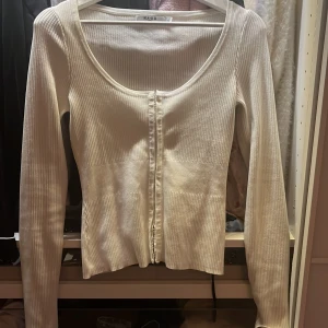 Tröja från Na-Kd - Tröja från Ida carlssons kollektion på Na-Kd, använd fåtal gånger💖
