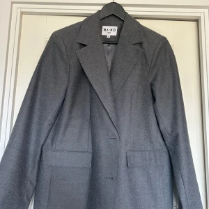 Kavaj från NA-KD - Over-sized kavaj, aldrig använd.