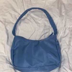 Gina väska - Väska från Gina tricot, helt oanvänd. Köparen står för frakten