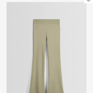 Berhska byxor  - Säljer dessa suuuper fina och populära byxorna från Berhska stl S då de va alldeles för långa pp mig har bara använt de en gång 