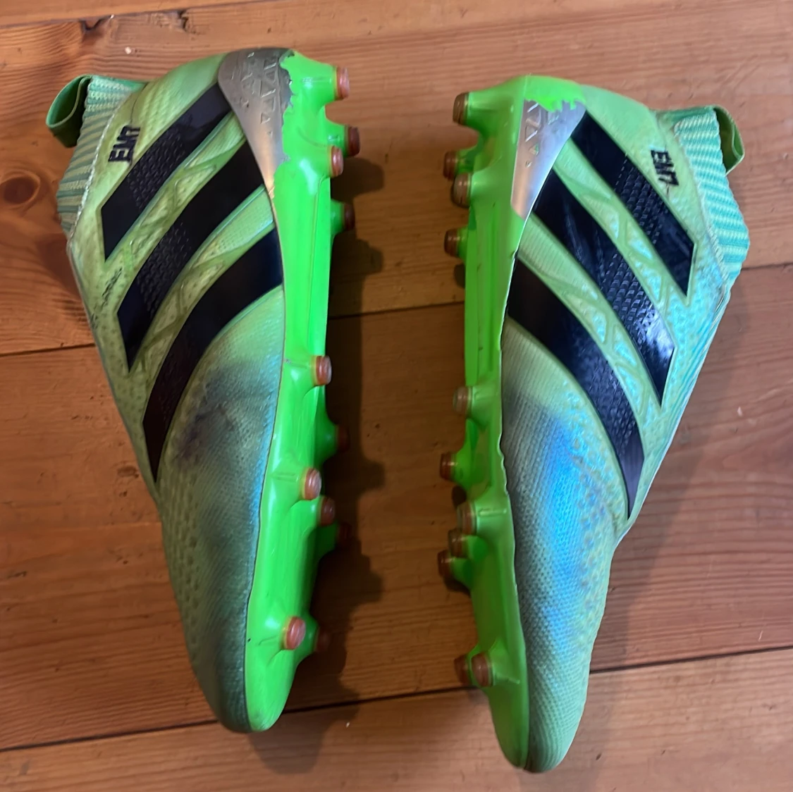 Adidas fotbollsskor - 91