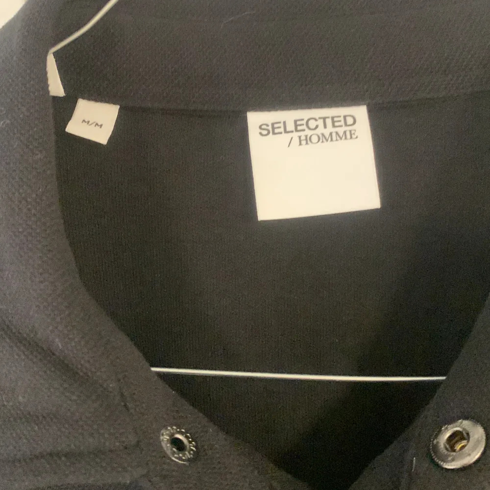 Säljer nu min selected homme overshirt då den ej kommer till användning. Den är helt oanvänd (bara testad)  Storlek M. Jackor.