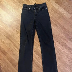 Weekday jeans 27x32 - Jättefint skick! Modellen Twig - raka 27x32