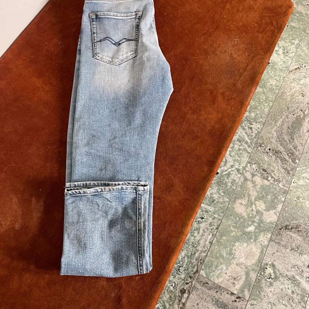 Ett par sprillans nya replay jeans. Inga skråmor passade inte riktigt mig därför jag säljer😊. Jeans & Byxor.