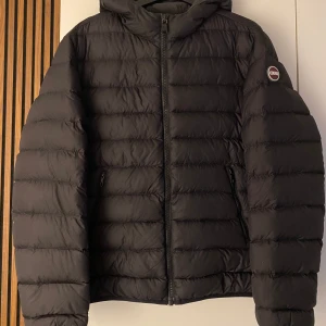 Colmar Jacka  - Säljer nu min Colmar jacka för en billig peng!!!😁😁😁 COND 9/10  Jag är 186  