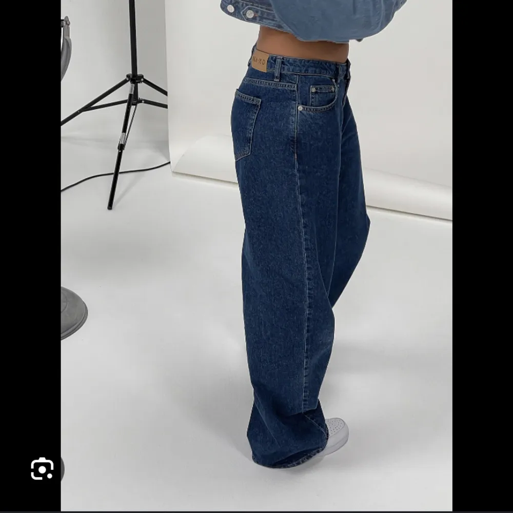 Använda ett antal gånger men bra skick! Har klippt dem så att längden passar någon runt 160-165cm . Jeans & Byxor.