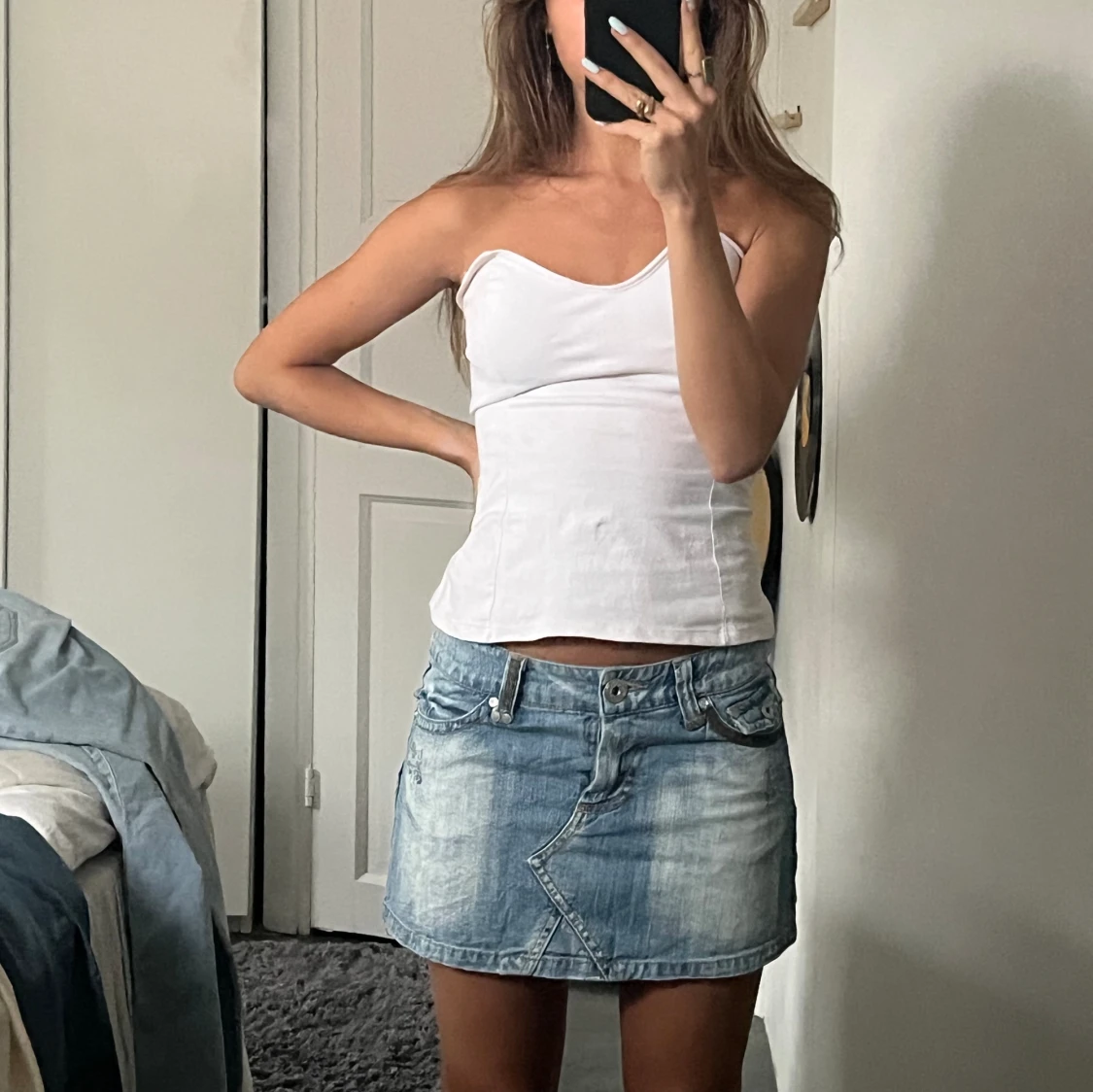 Lågmidjad ljus jeanskjol - 90