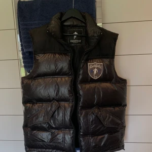 Ruckfield väst - Fet Ruckfield väst i nyskick🤝 Nypris 1,3k Skicka ett bud💁🏼‍♂️