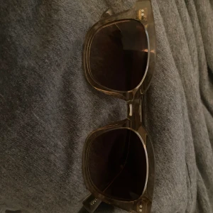 Chimi 02 - Chimi modell 02. Några få slitningar som endast syns på nära håll annars i bra skick! Har ej fodral samt kvitto då jag fick de av min bonusmamma som tidigare använt dem och ej behållt kvittot samt fodralet. Originalpris 1250 kr!