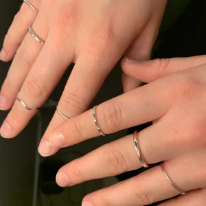 Ringar i silver  - 7 st ringar från H&M, så de är inte ”riktiga”. Super snygga allihopa och är väldigt fint med många ringar! Skriv för fler bilder eller frågor❤️