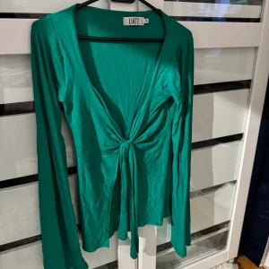 Liatz top - Super fin fest top funkar också till vardag unik då du kan knyta den på många olika sett