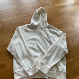 Vit hoodie - Aldrig använd 