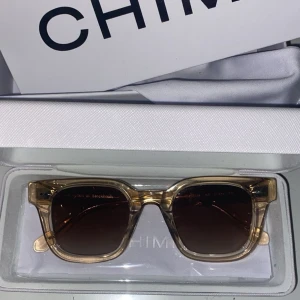 CHIMI 04 Ecru - Säljer mina CHIMI 04 i färgen Ecru! Skick 10/10. Säljer pga jag inte använder dom, kan även tänka mig att byta dom mot CHIMI 08 Ecru. Hör av er vid frågor