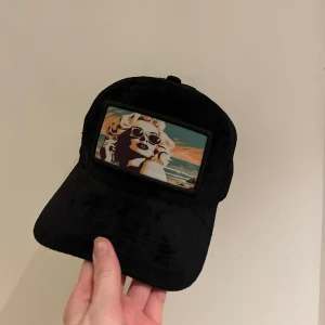 Limiterad Revenite keps - Marilyn Monroe revenite keps som knappt har kommit till användning 🧡 Säljs för 300kr då den är som ny, kommer i tillhörande påse 🧢