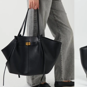 Long strap pu bag  - Jag säljer min nya väska från Gina Tricot. Då jag köpte en annan istället, denna kommer därför inte till användning.