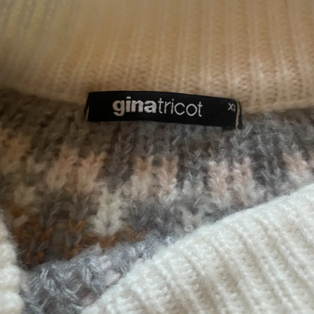 Säljer denna stickade tröjan från Gina triocot då den aldrig har använts:). Stickat.