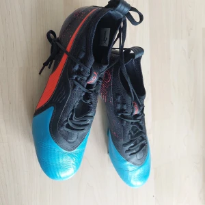 Fotbollsskor  - Puma Fotbollsskor ,använda ett par gånger bara
