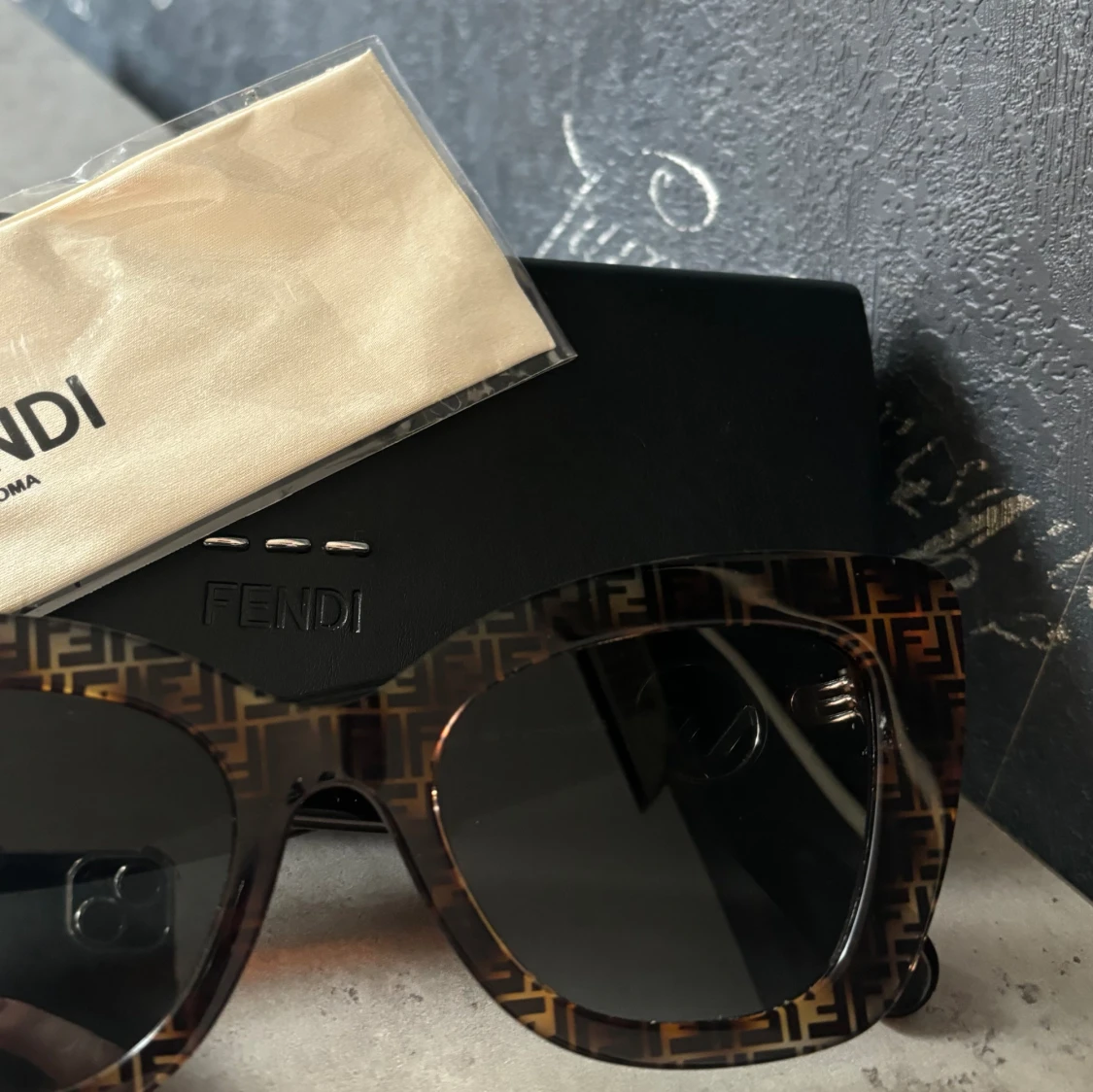 Fendi solglasögon - 90