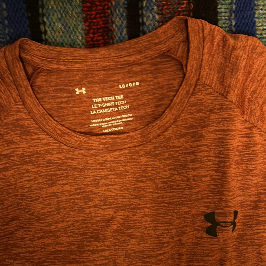 Oanvänd träningströja från Under Armour. - 91