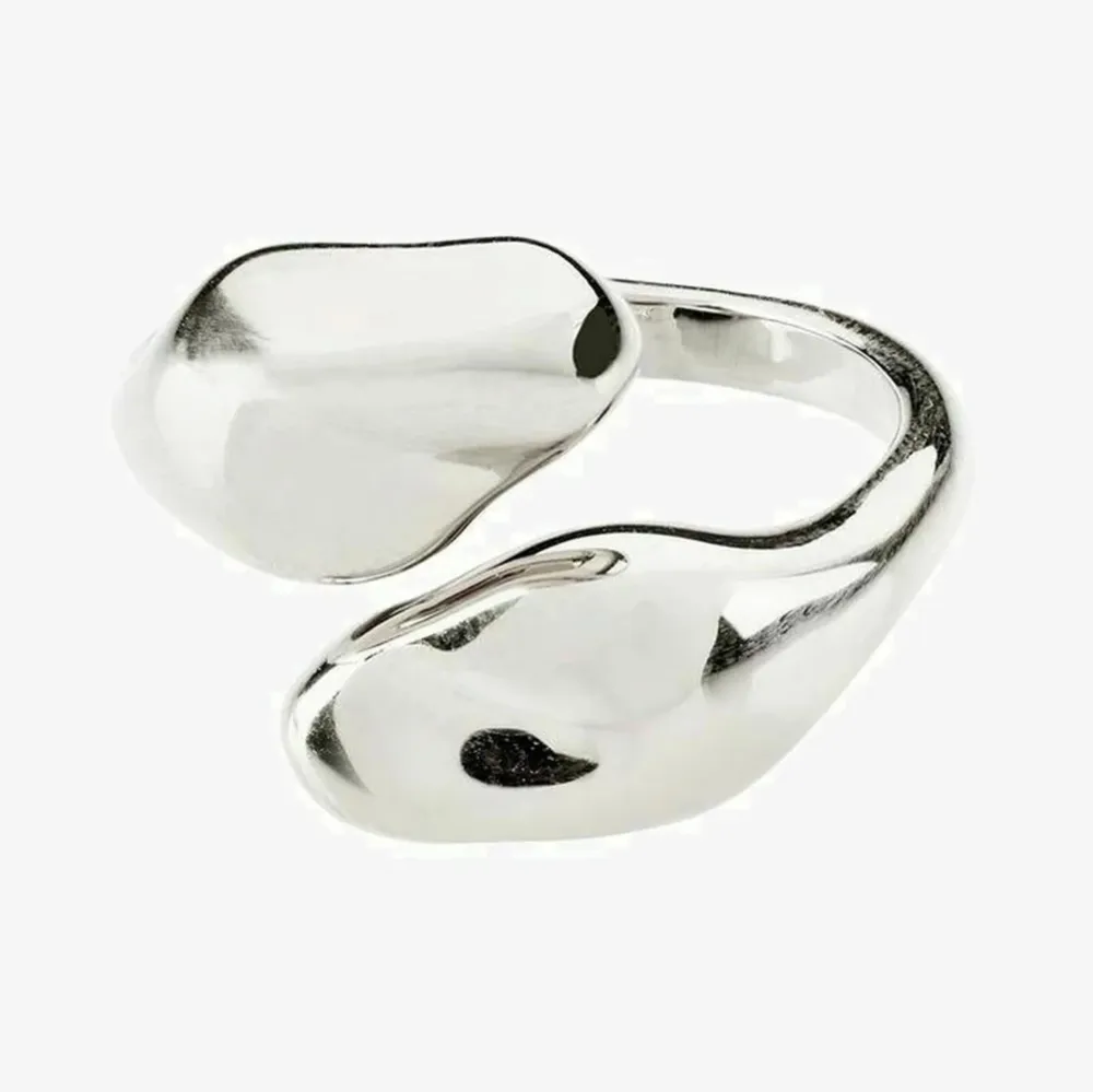 Jättefin pilgrim ring i silver som är i mycket bra skick💞Original pris 379kr. Accessoarer.