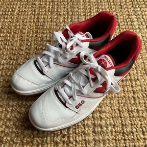 New balance skor - Säljer ett par new balance skor skick 9/10 låda ingår inte