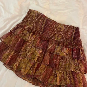 Zara mönstrad kjol - Bra skick, men använd. Skriv för frågor❤️