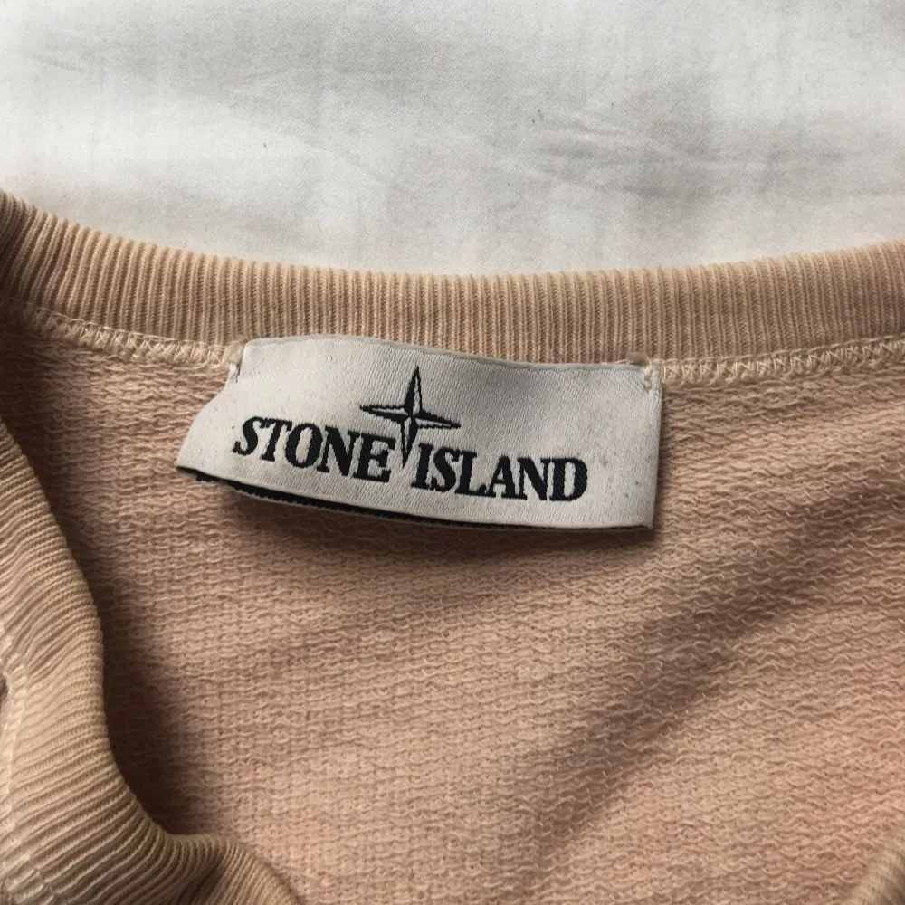 Stone Island sweatshirt, inga tecken på slitage. Löser bild på QR kod som verifierar äkthet i DM! . Tröjor & Koftor.