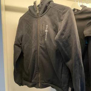 Fin sailracing zip up hoodie, hyfsat bra skick🫶 nypris 1000+ kr