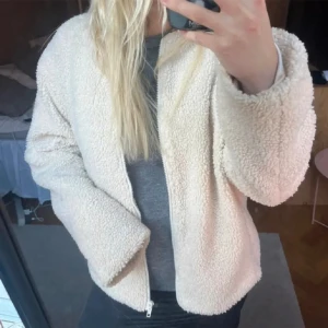 Teddy jacka - Teddy jacka från nelly!