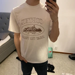 corteiz tshirt  - Riktigt fet t shirt nu när sommaren rullar in, har haft på mig den en gång och nu ligger den bara i garderoben.