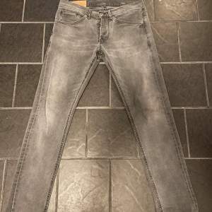 Dondup Jeans I den populära modellen George | Storlek 32, | Fint skick, och skit sköna | Nypris 4000 | Mitt pris 899kr