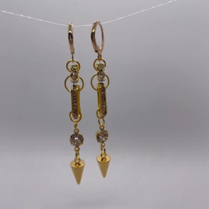 Triple Sparkly Spike örhängen  - 39kr per par, finns flera i lager 😊 kolla gärna in min instragram ”ebnorth” där jag främst sköter försäljningen💗  Massa mer smycken i samma stil hittar ni i min profil🤩