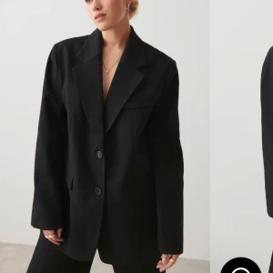 Gina - Oversized Blazer - Säljer denna snygga slutsålda(!!) oversized blazer från Gina Tricot i stl XS (motsvarar S/M). Helt oanvänd med prislapp kvar. Står inte för postens slarv och köparen står för frakt 💛👯‍♀️