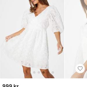 Helt ny klänning jättefin! Nypris 999kr Storlek XXS säljer för 600kr