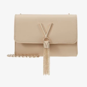 Valentino väska  - Säljer denna väskan, den kommer inte till användning längre. För mer bilder kom privat. 