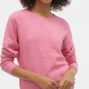 Säljer denna fina tröja från Vero Moda💗Använd ett fåtal gånger och har inga defekter