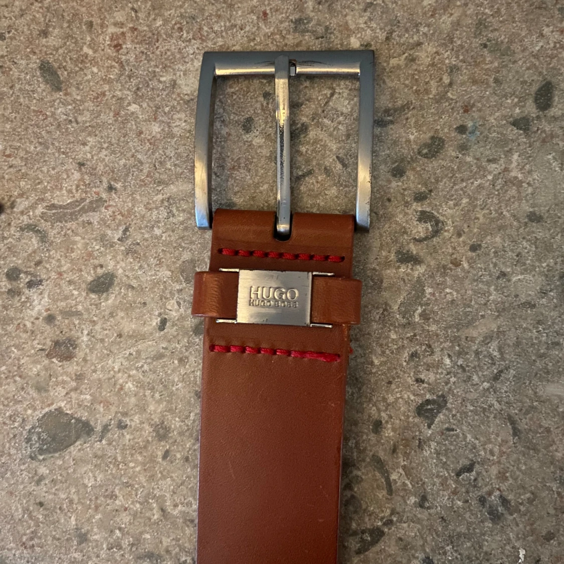 HUGO BOSS SKÄRP  - 90